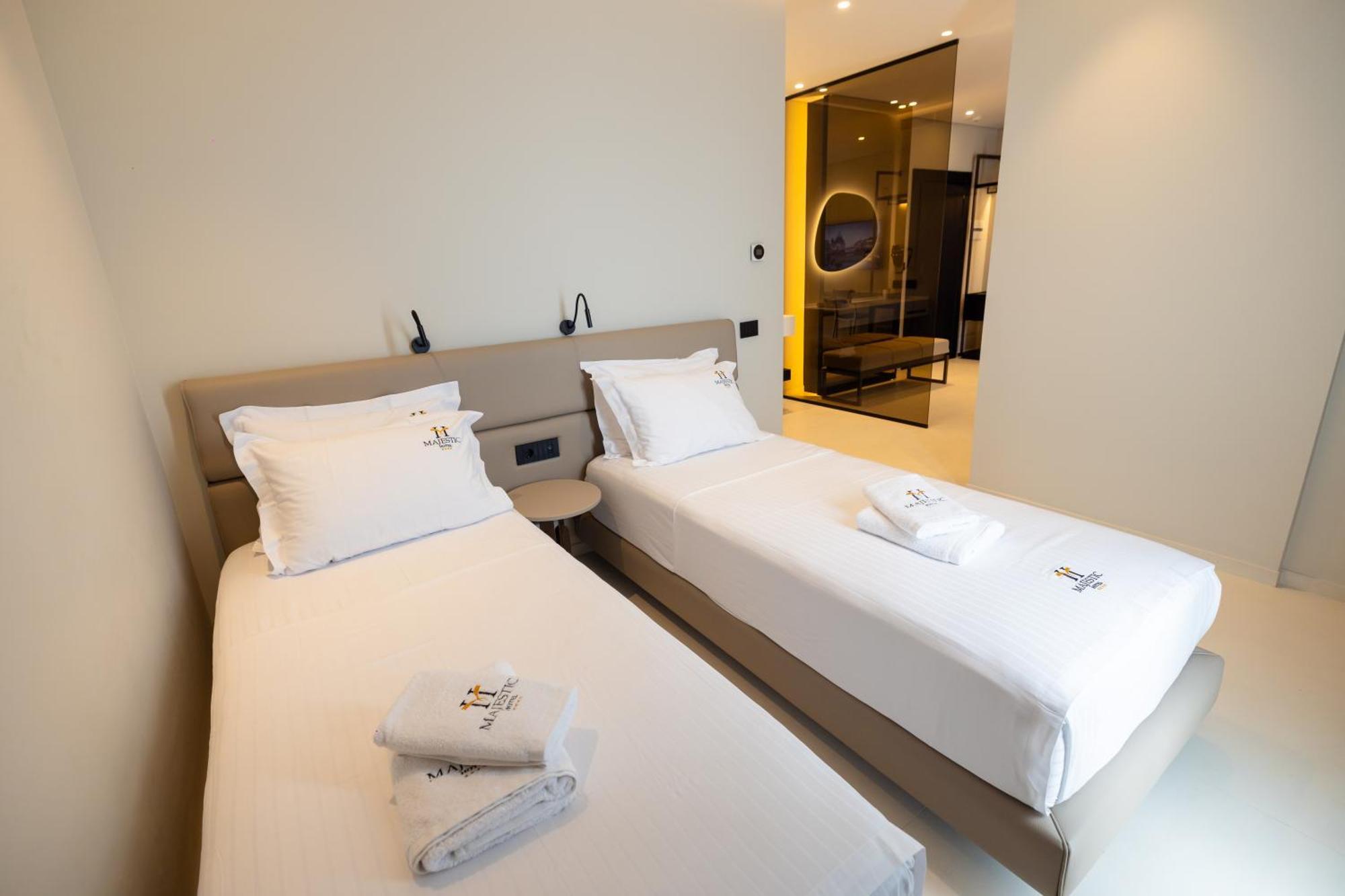 Hotel Majestic Radhimë Eksteriør billede