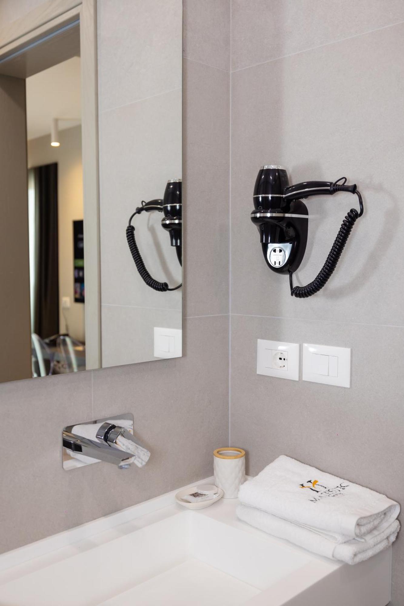 Hotel Majestic Radhimë Eksteriør billede