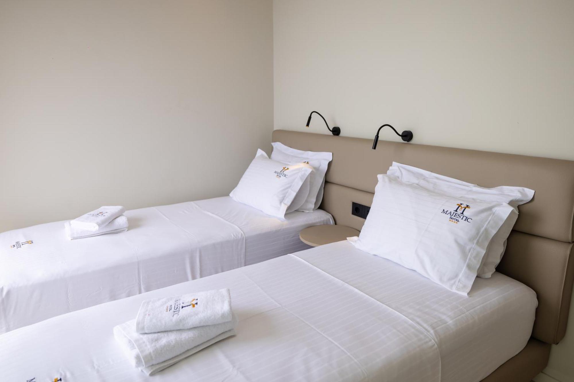 Hotel Majestic Radhimë Eksteriør billede
