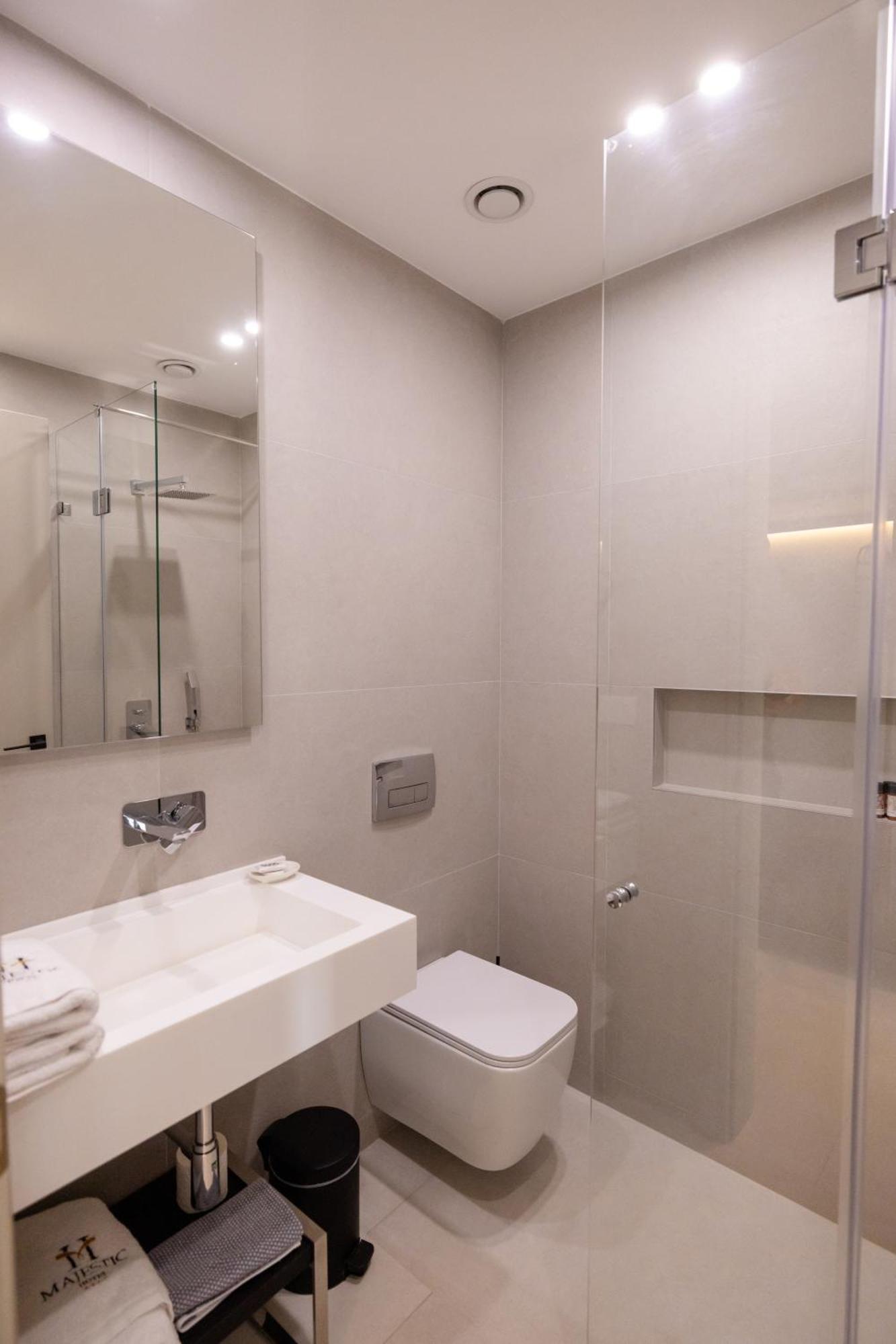 Hotel Majestic Radhimë Eksteriør billede