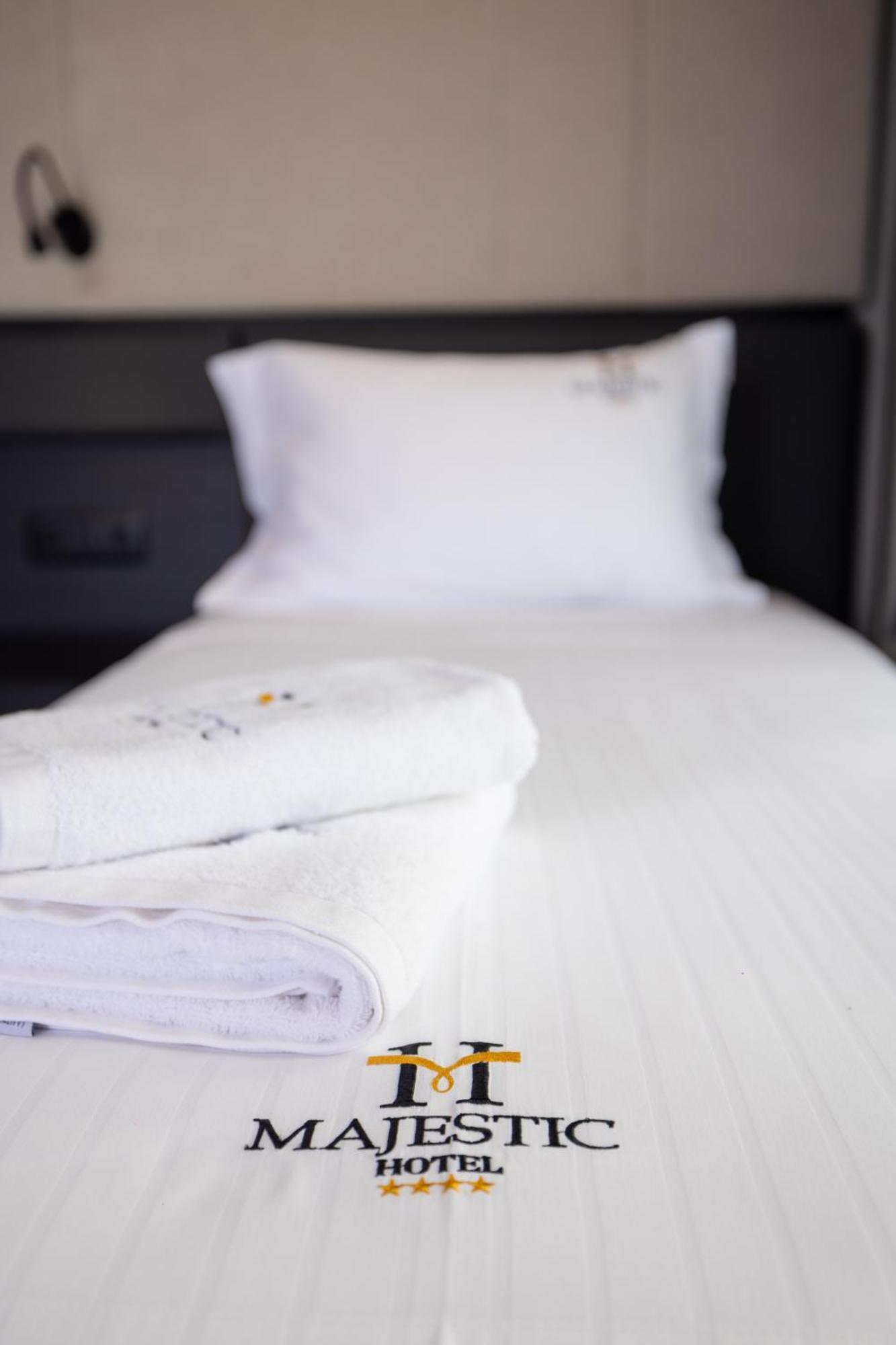 Hotel Majestic Radhimë Eksteriør billede