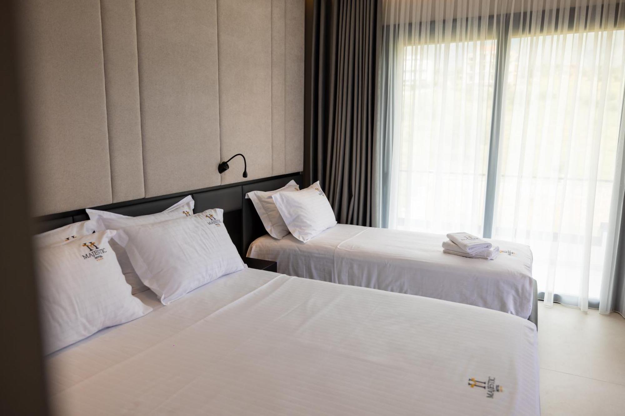 Hotel Majestic Radhimë Eksteriør billede