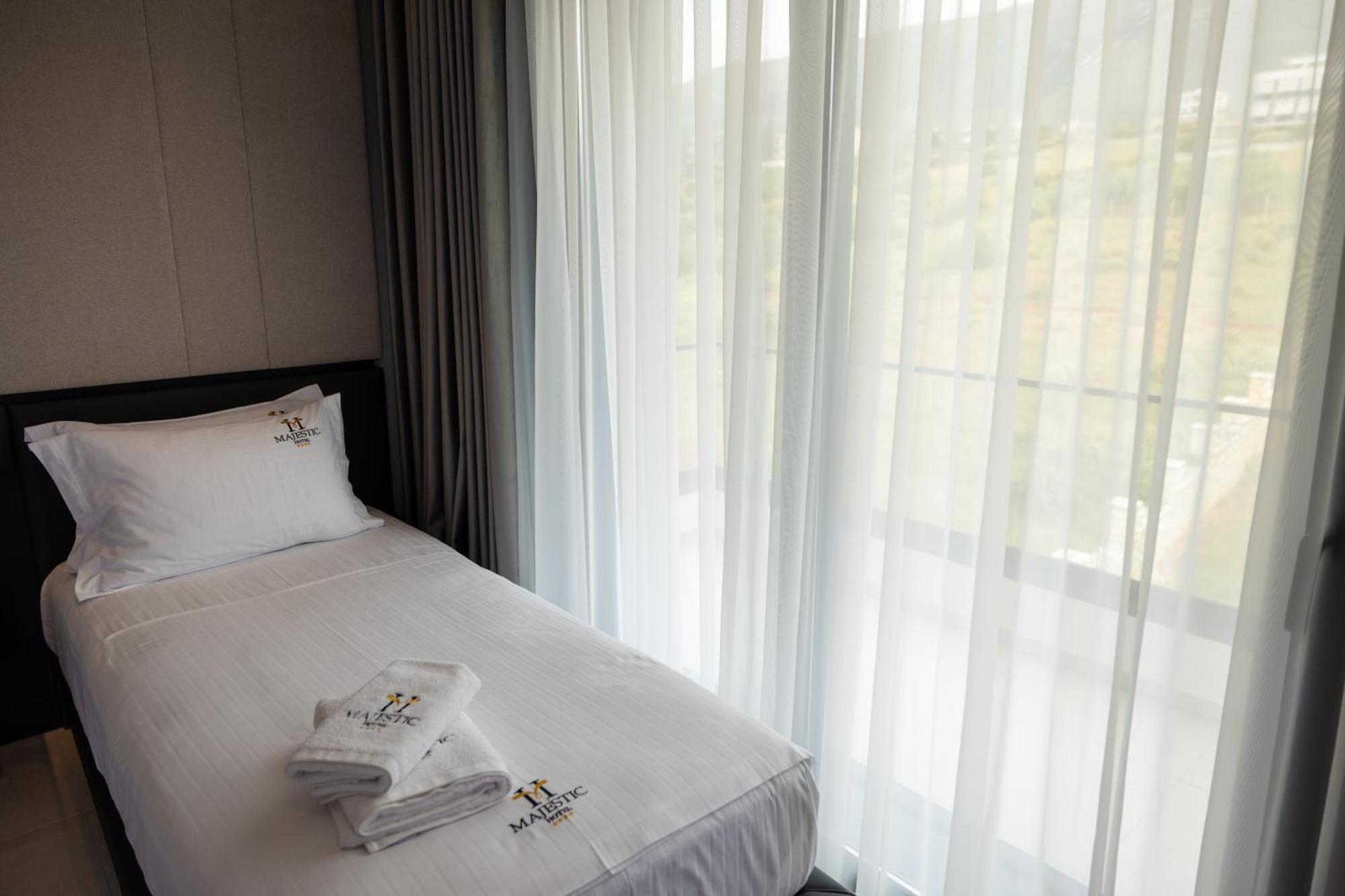 Hotel Majestic Radhimë Eksteriør billede